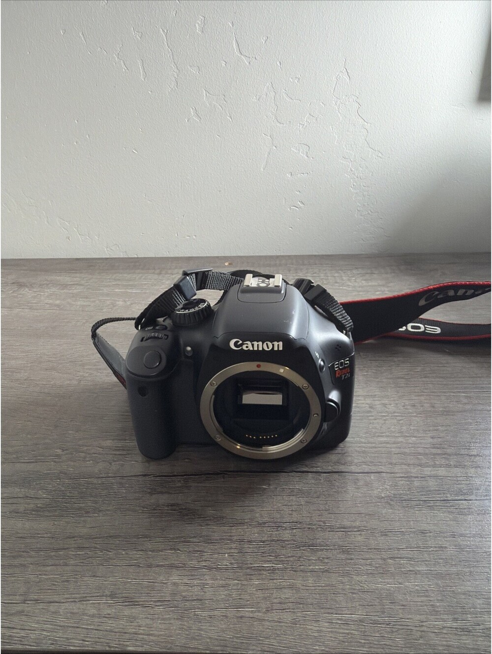 Canon EOS Rebel T2i Digital SLR Camera Body Only Tested